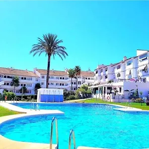 En Mijas Con Terraza, Capacidad 5 Personas Con Piscina De Temporada Apartamento